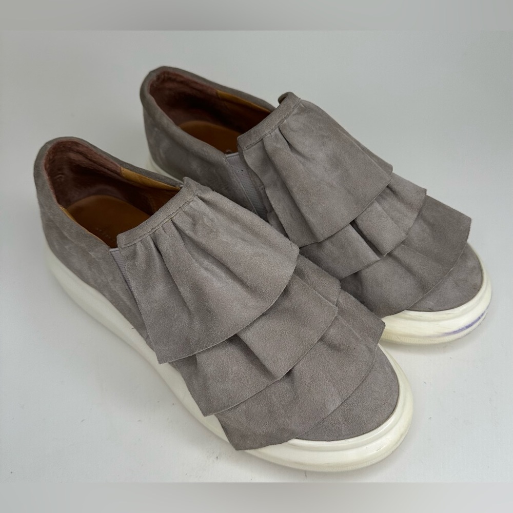 Paola Gray Ruffle Platform Sneakers Women’s Size 8